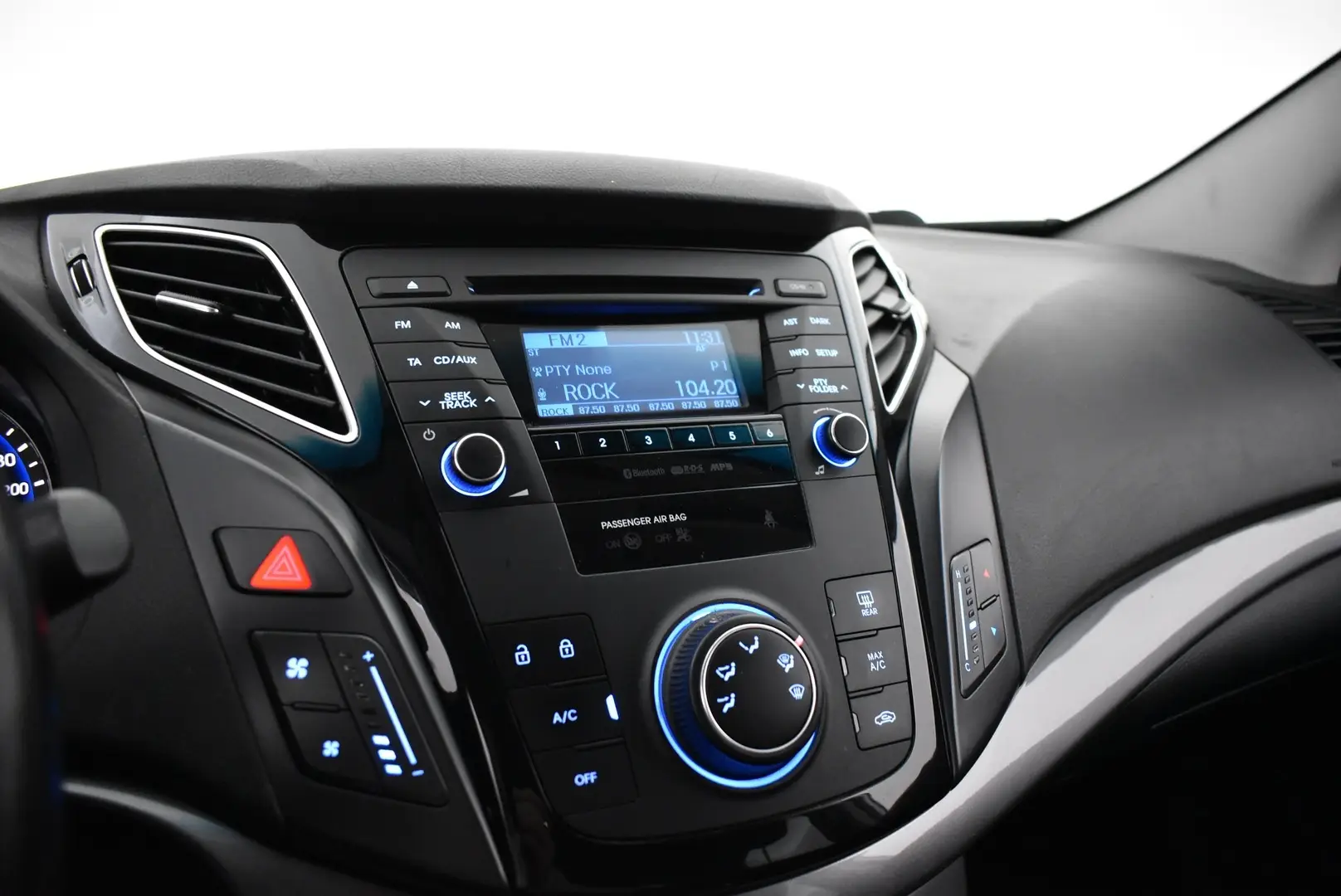 Car Image - 3Bk0uDz8ugWD73KE0cAIgG