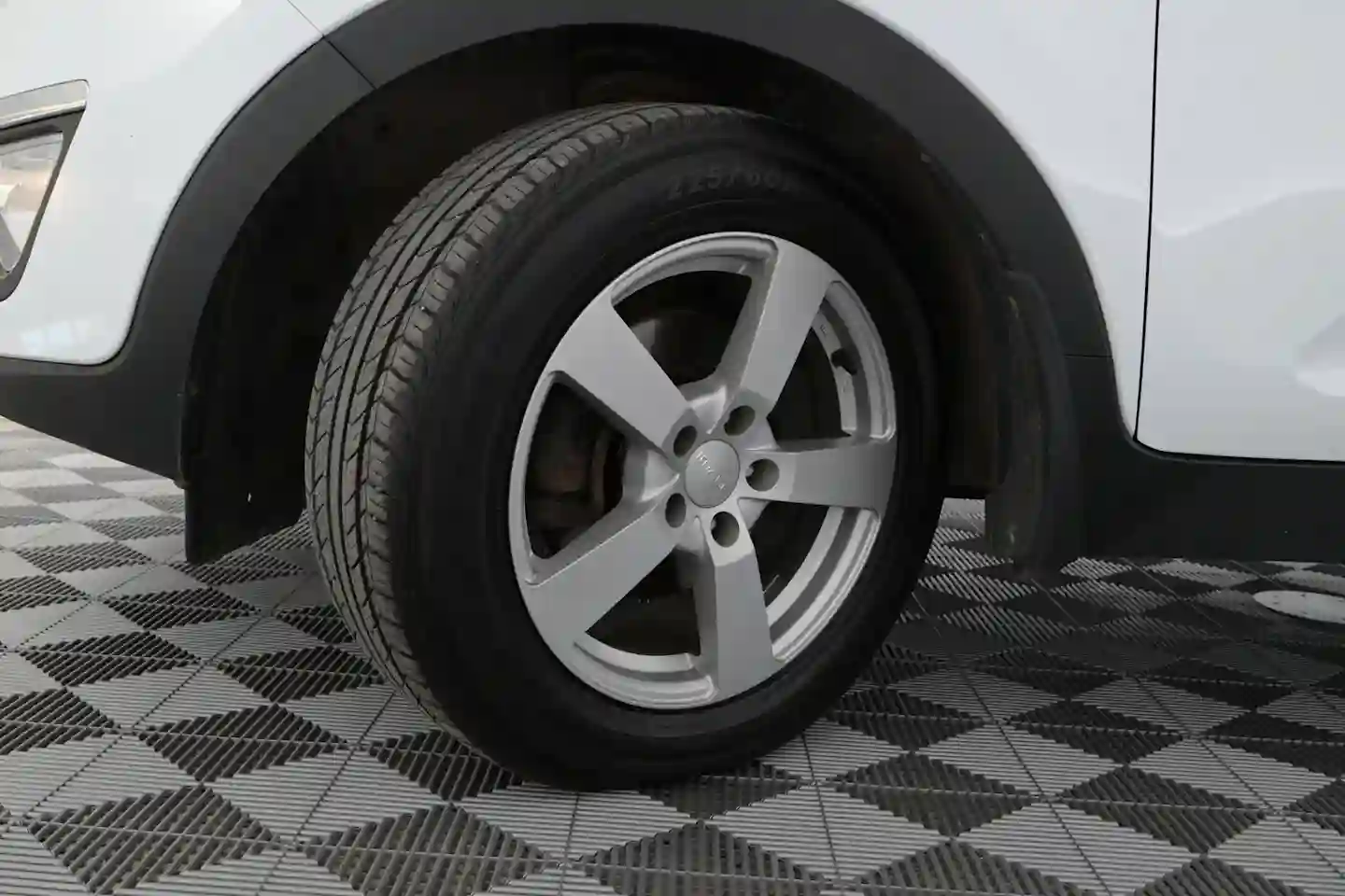 Car Image - 73PAwVeUq8kW6WIhGqDCLI