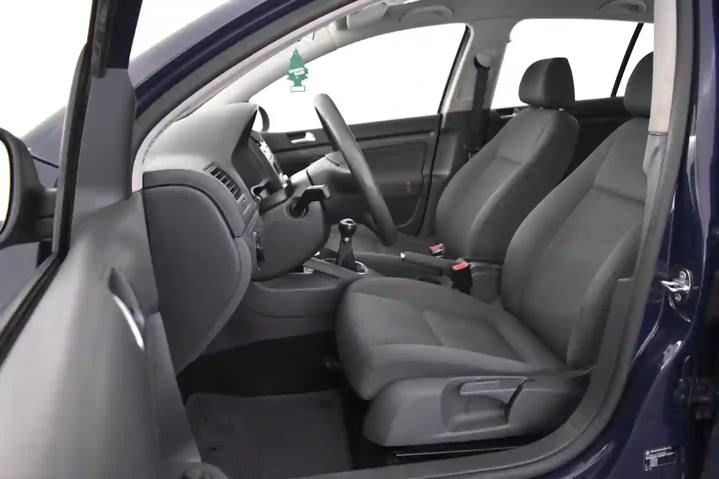 Car Image - 4AMNlYKVuVzvy24YqWlzeW