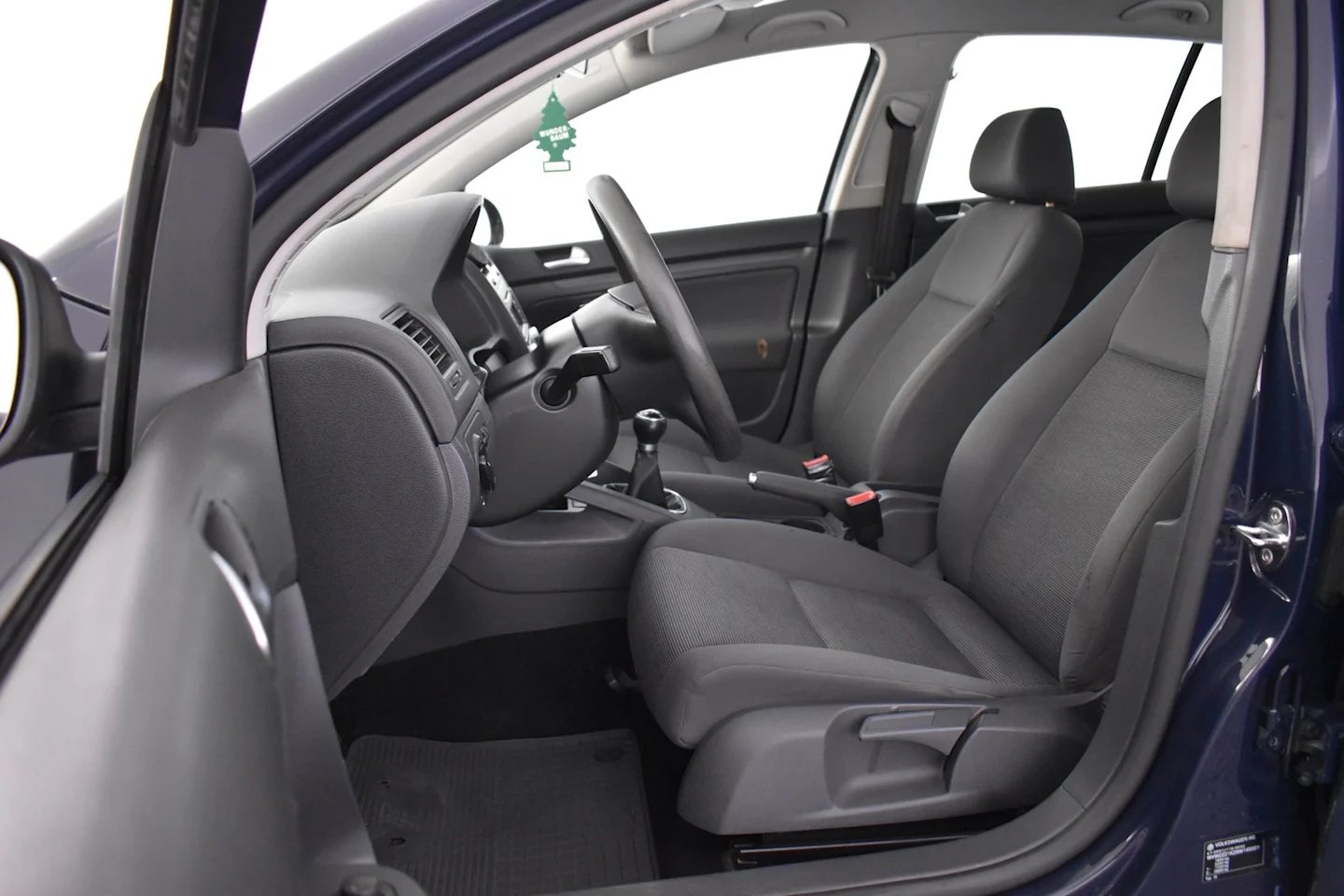 Car Image - 4AMNlYKVuVzvy24YqWlzeW