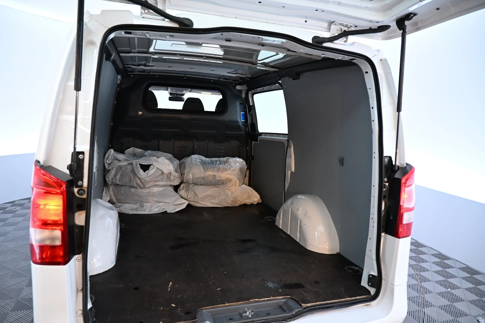 Car Image - 1hGqOhn4d4Bvr6nmbkgrod
