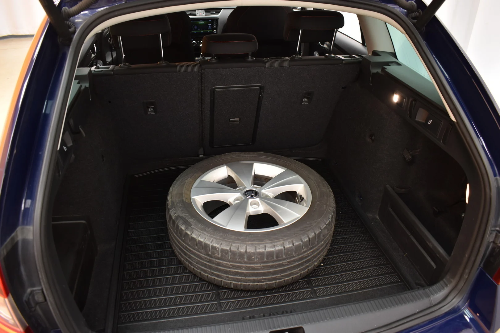 Car Image - 1Rq7IawoLFcmRvsv87PvUB