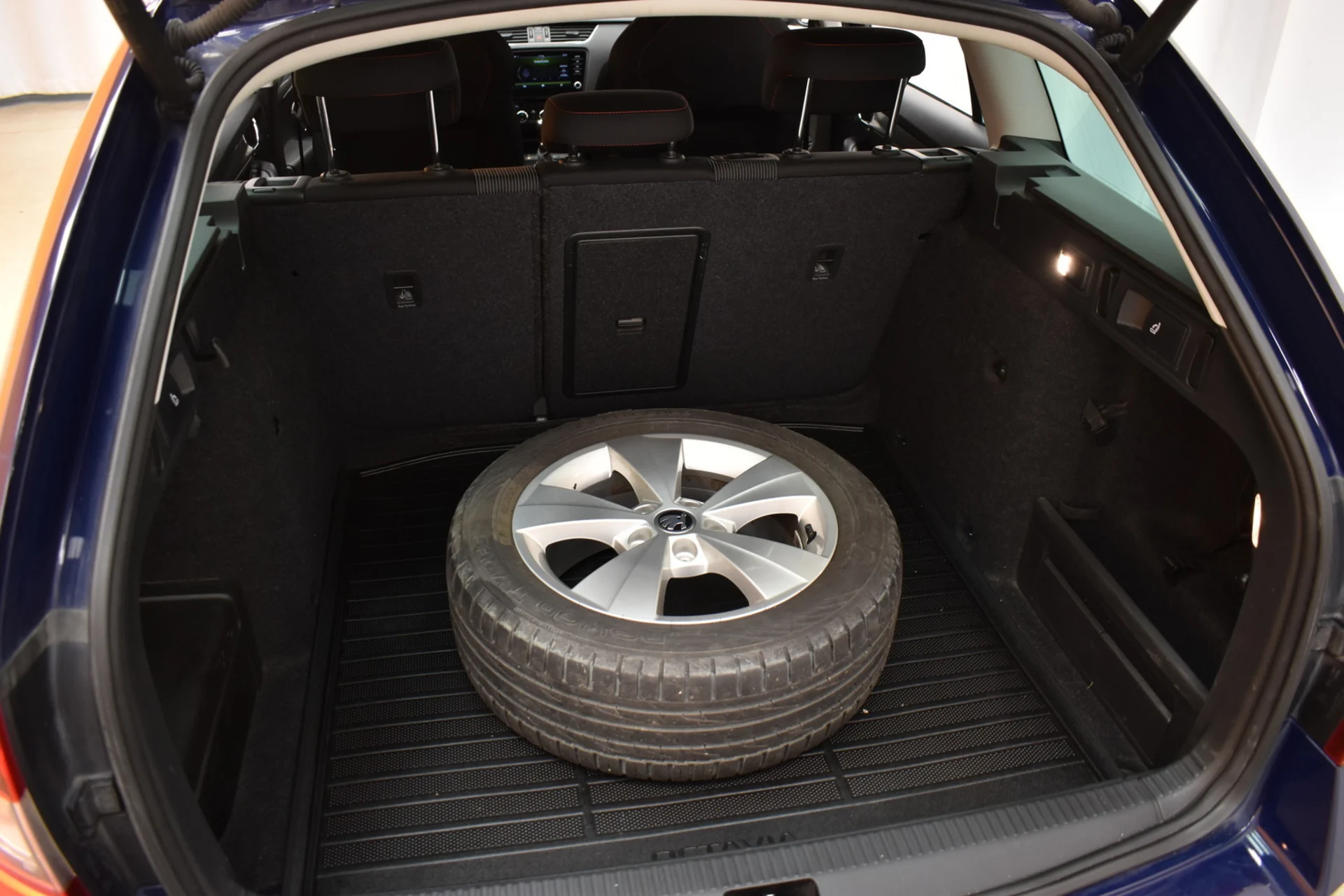 Car Image - 1Rq7IawoLFcmRvsv87PvUB