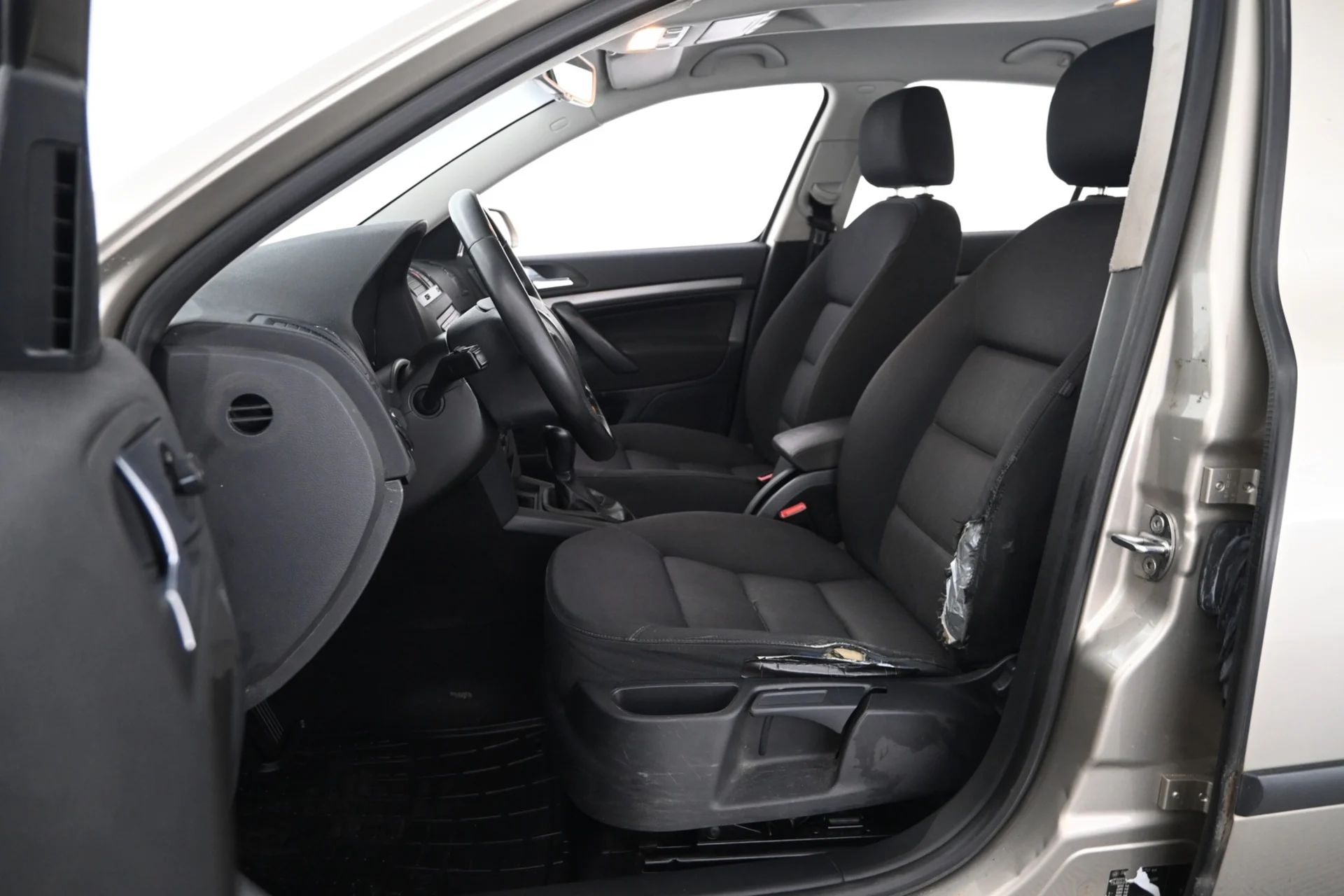 Car Image - 2UQ77m6uu0Oty9Taci46ns