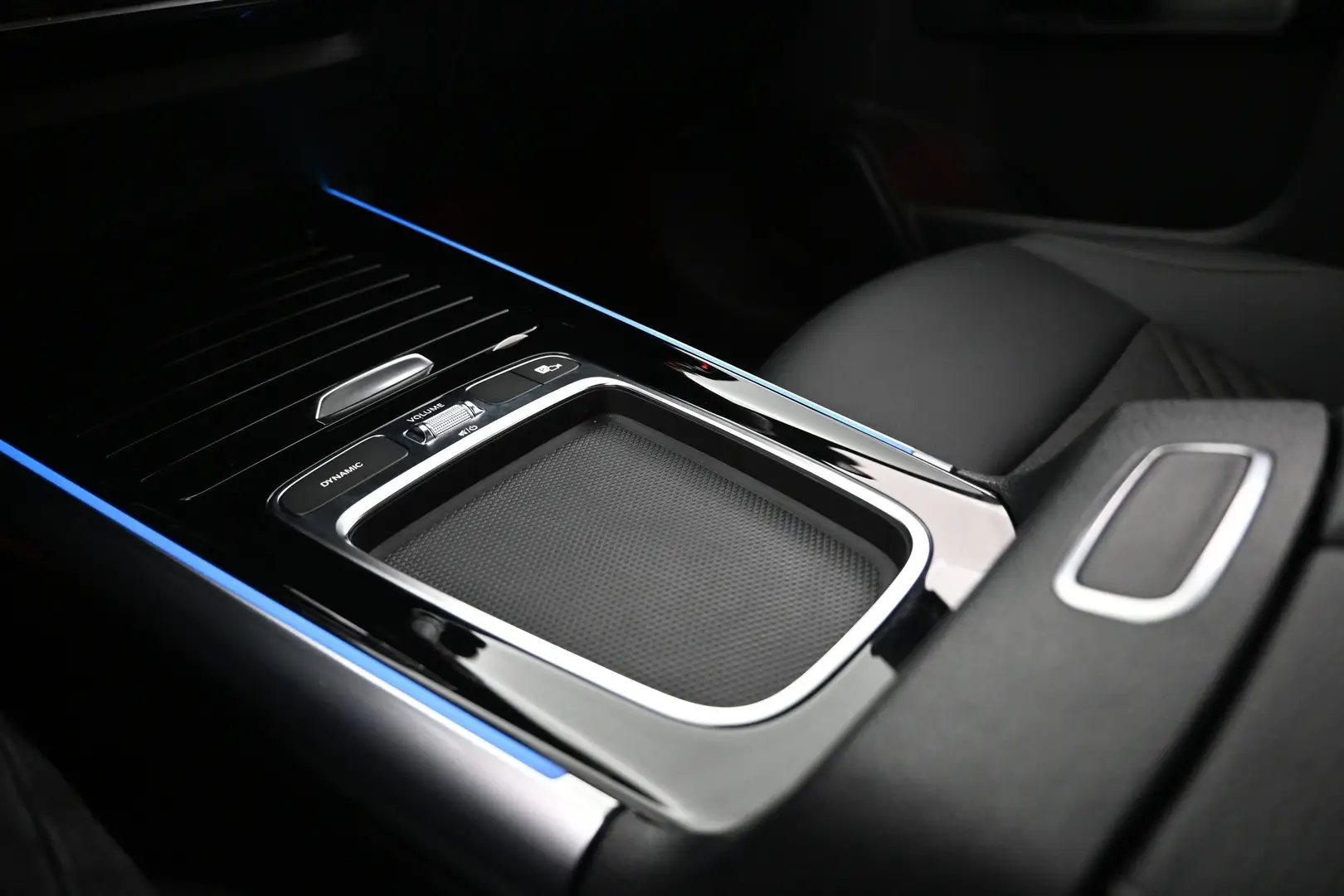 Car Image - uhrAahCGLl4loxZAeZUNF