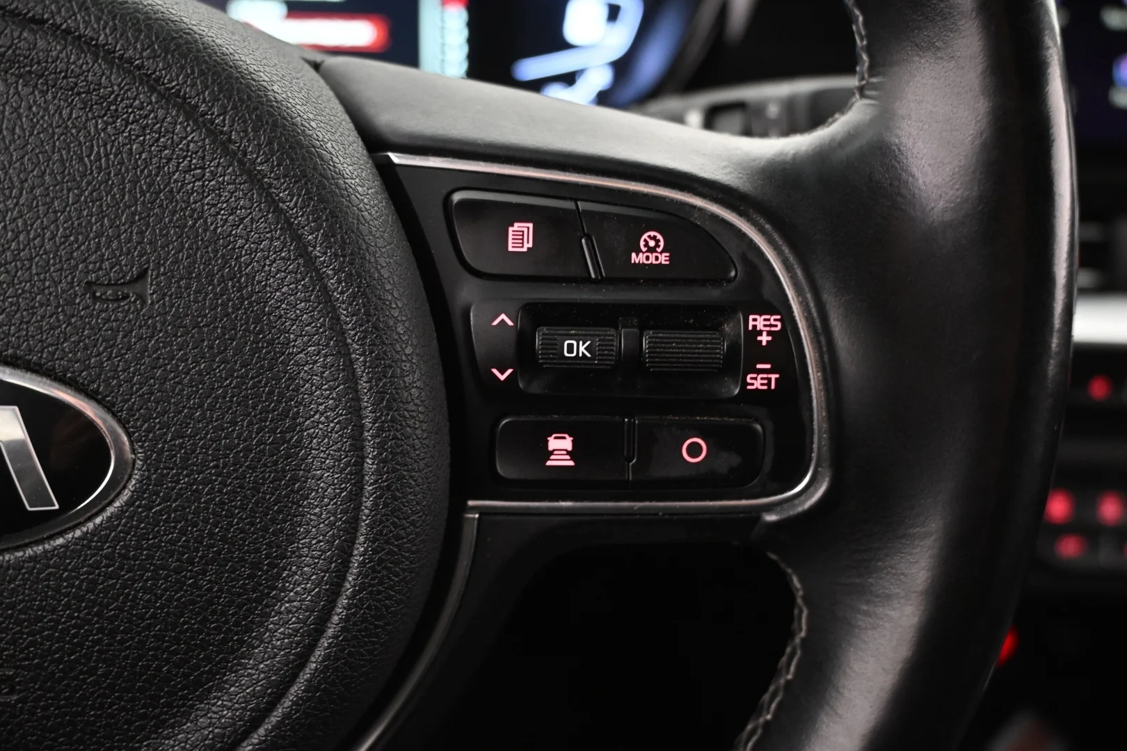Car Image - 4xc4gDaNq6b3kqjcHMx2Ii