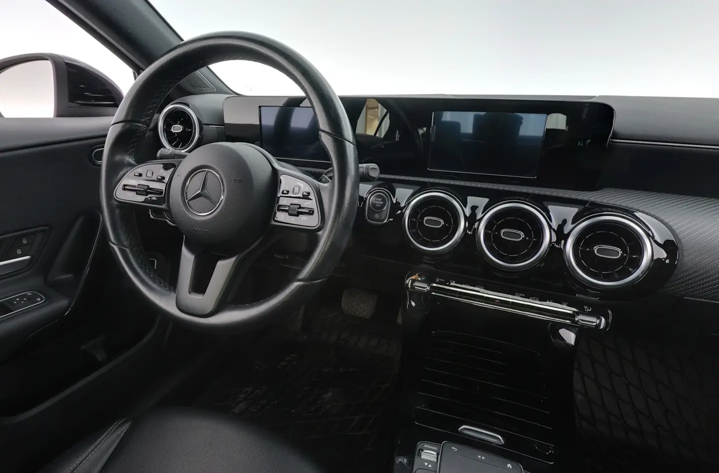 Car Image - 7F25BBbMBP6ziqZHOugbmD