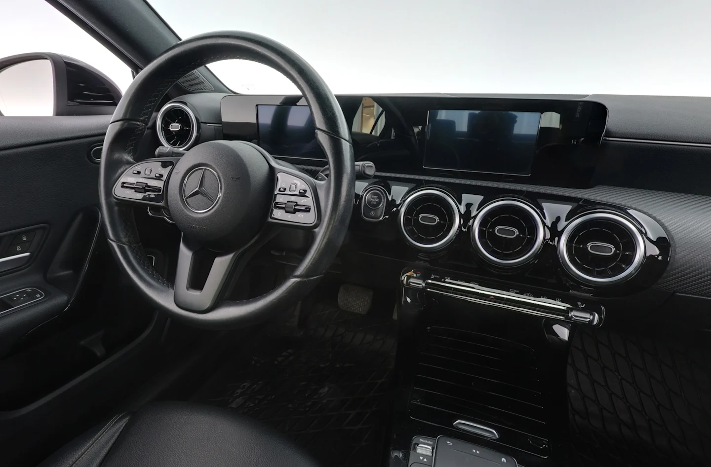 Car Image - 7F25BBbMBP6ziqZHOugbmD