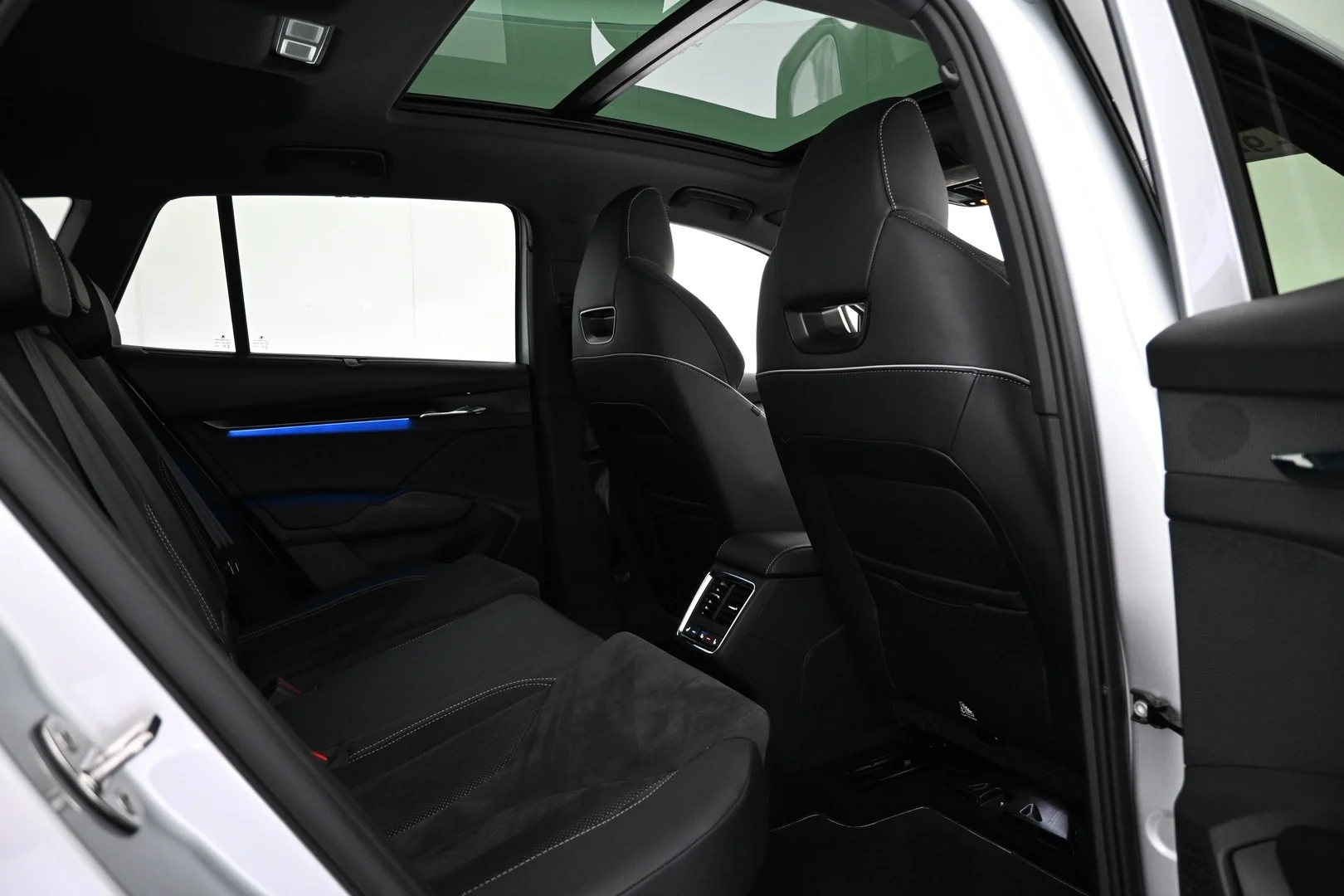 Car Image - 3fuynePDHSBfyC6UtKPadg