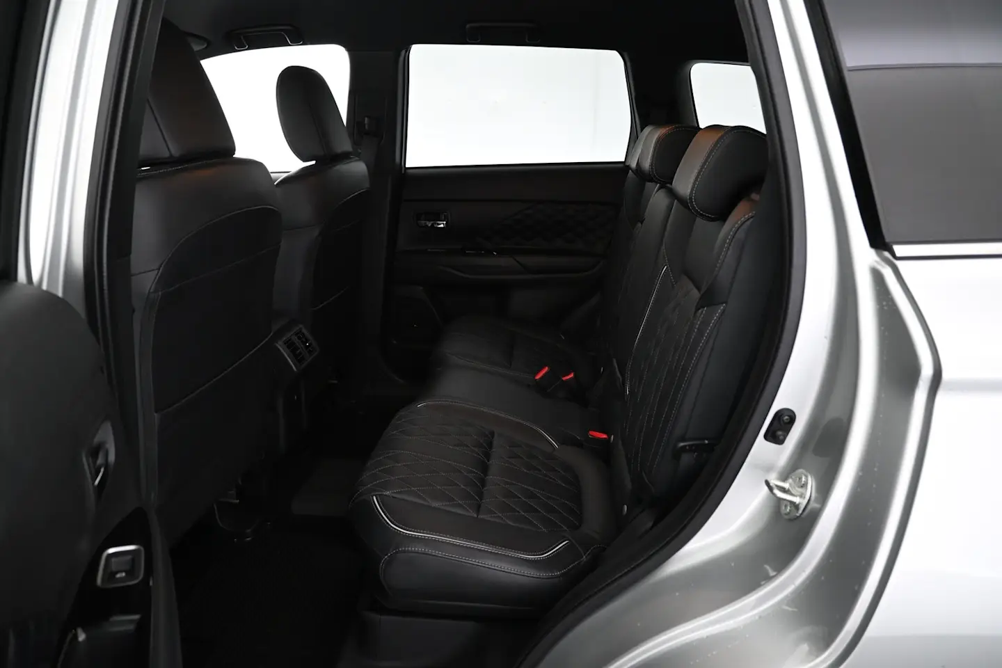 Car Image - 2TA5R7STDHfC6N9dbr8L6S