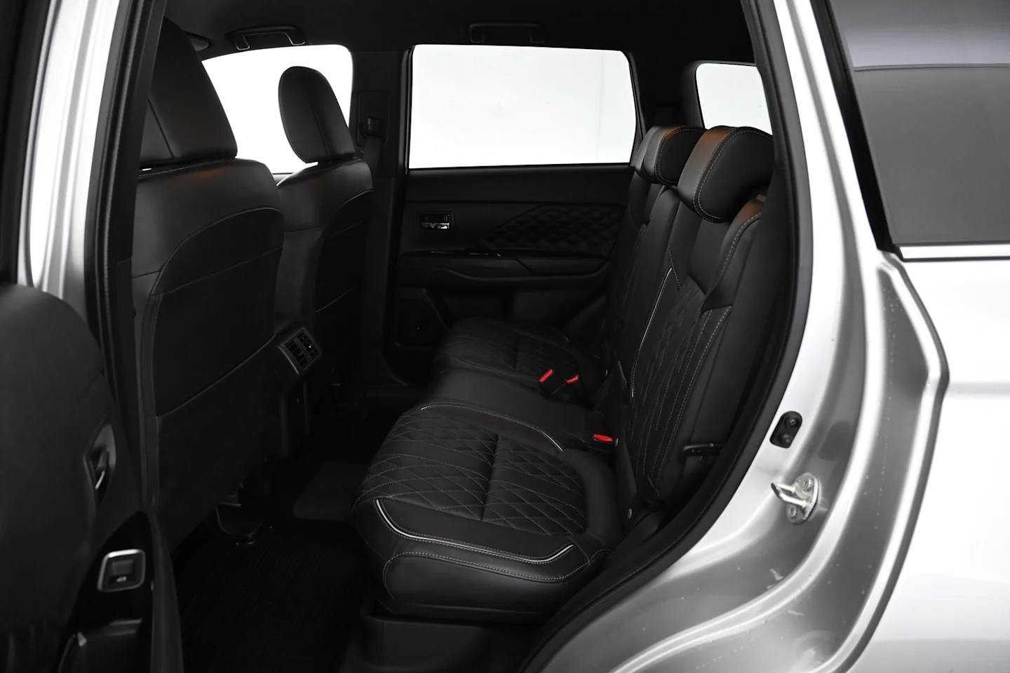 Car Image - 2TA5R7STDHfC6N9dbr8L6S