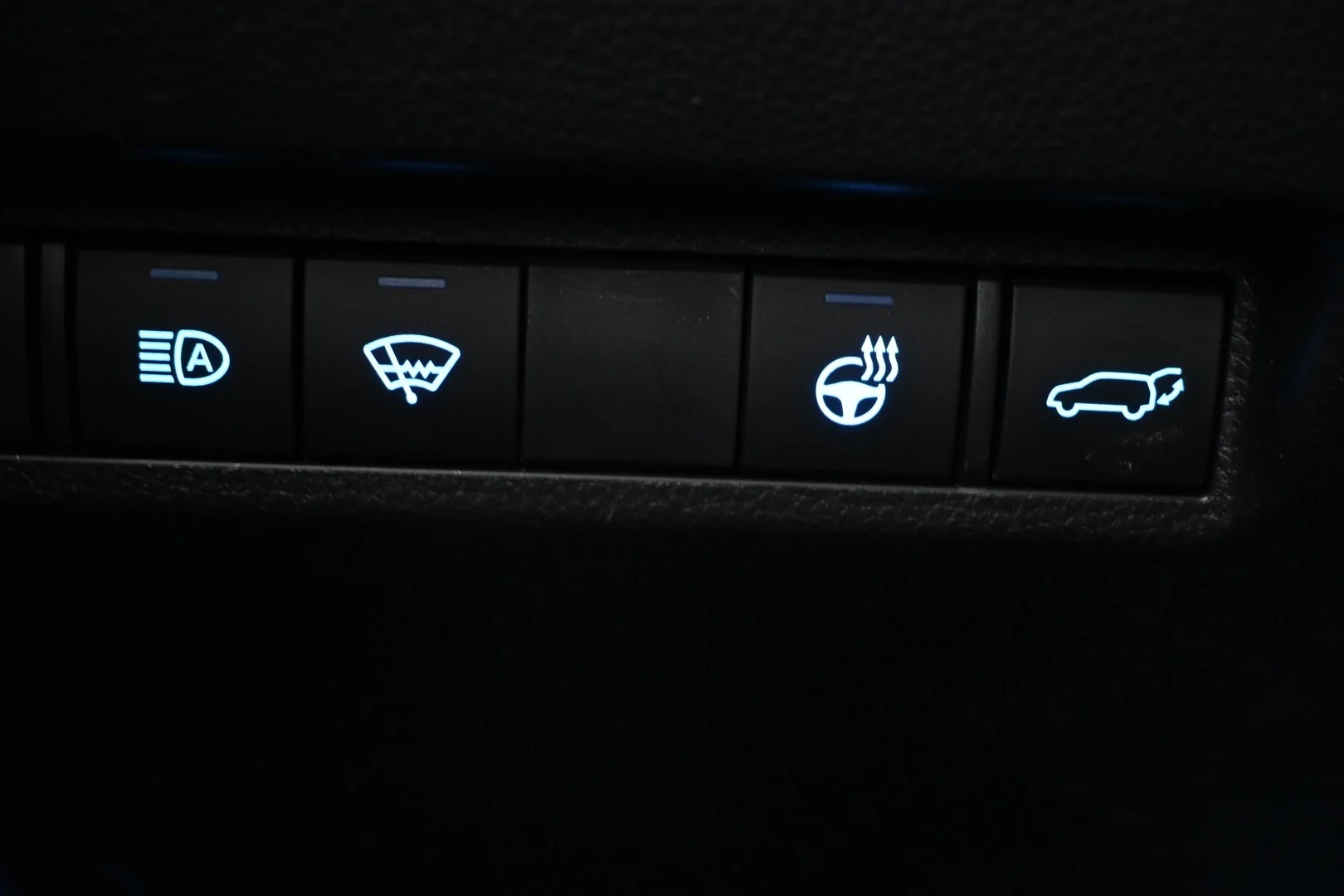 Car Image - 6jFHGJblwe97WWn1fMWNJ7