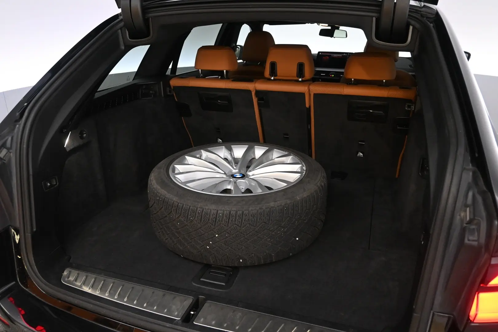 Car Image - 4FXZ93JsNoqcDRYtu2McAC