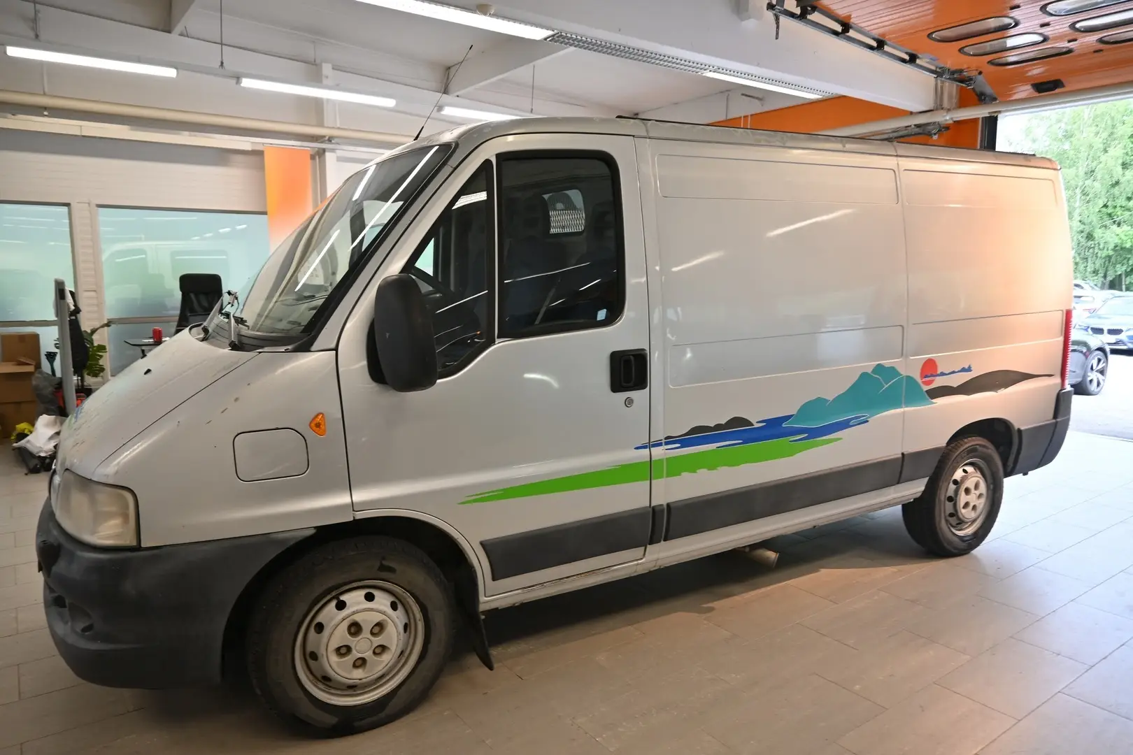 Car Image - 5TzyQ5ywX40qXP3niVTLSM
