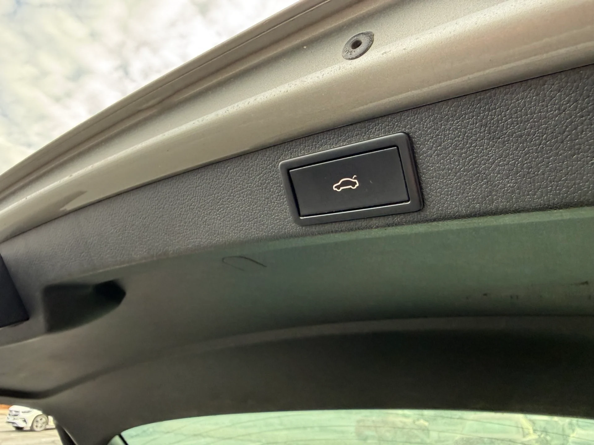 Car Image - 1DcIGEvBRQ8CW74HY4gdh3