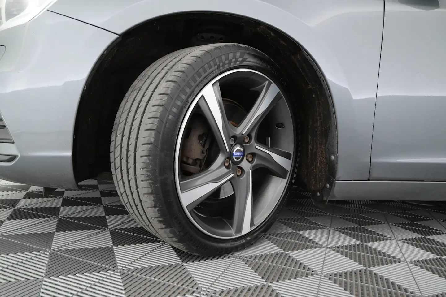 Car Image - 3n5K5kkTp9uM9Tl0EfrkWE