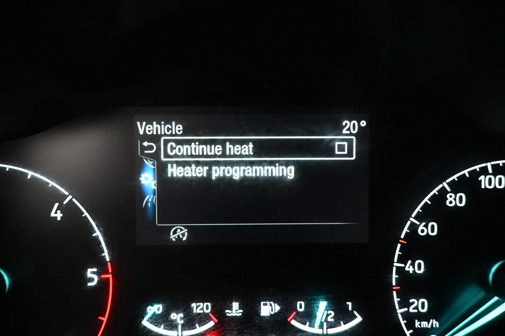 Car Image - 4QpJy4Ad2U01PrcdC5eorE