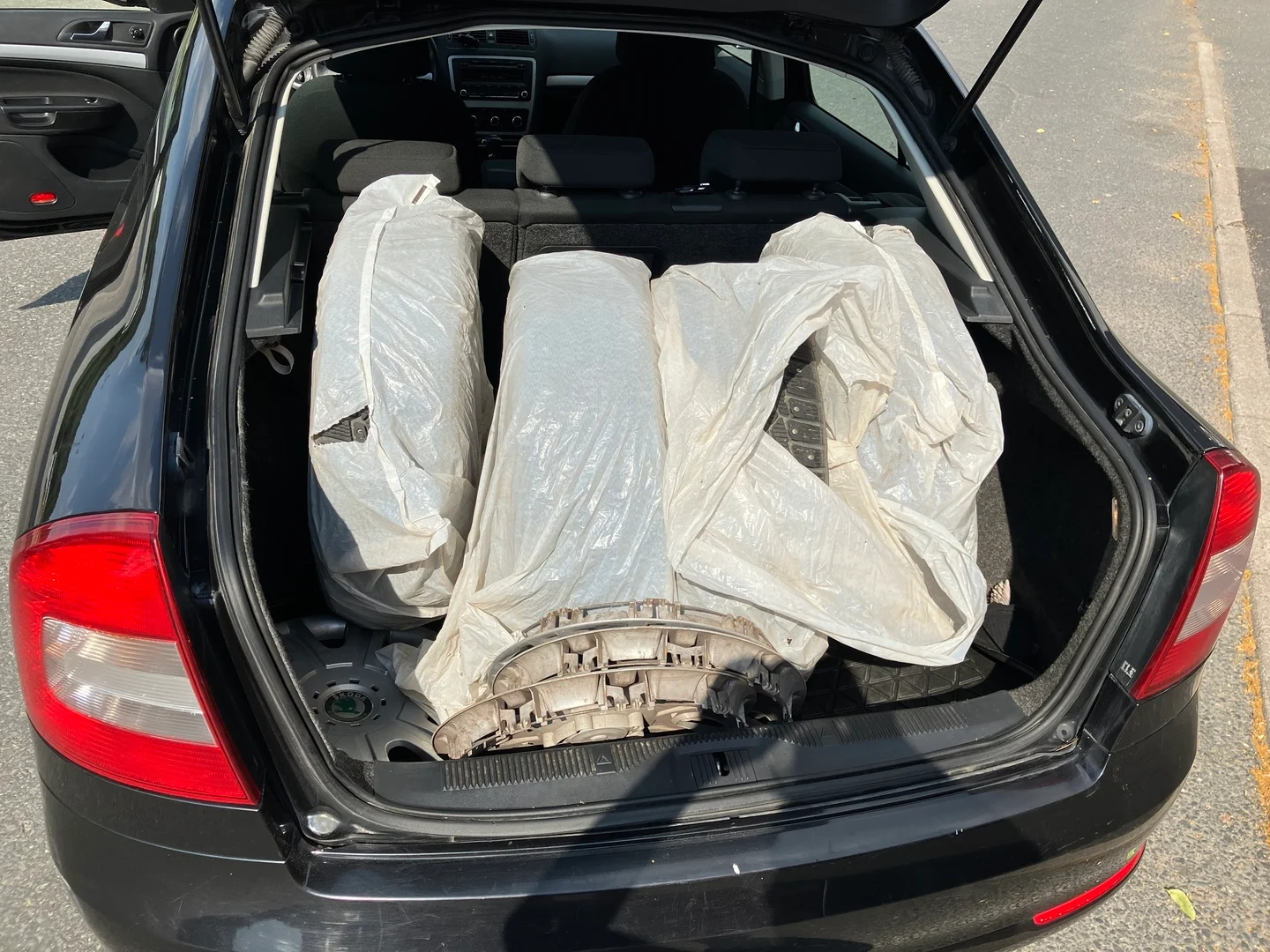 Car Image - 4cbowMGD1fyUdbJdkTmooI