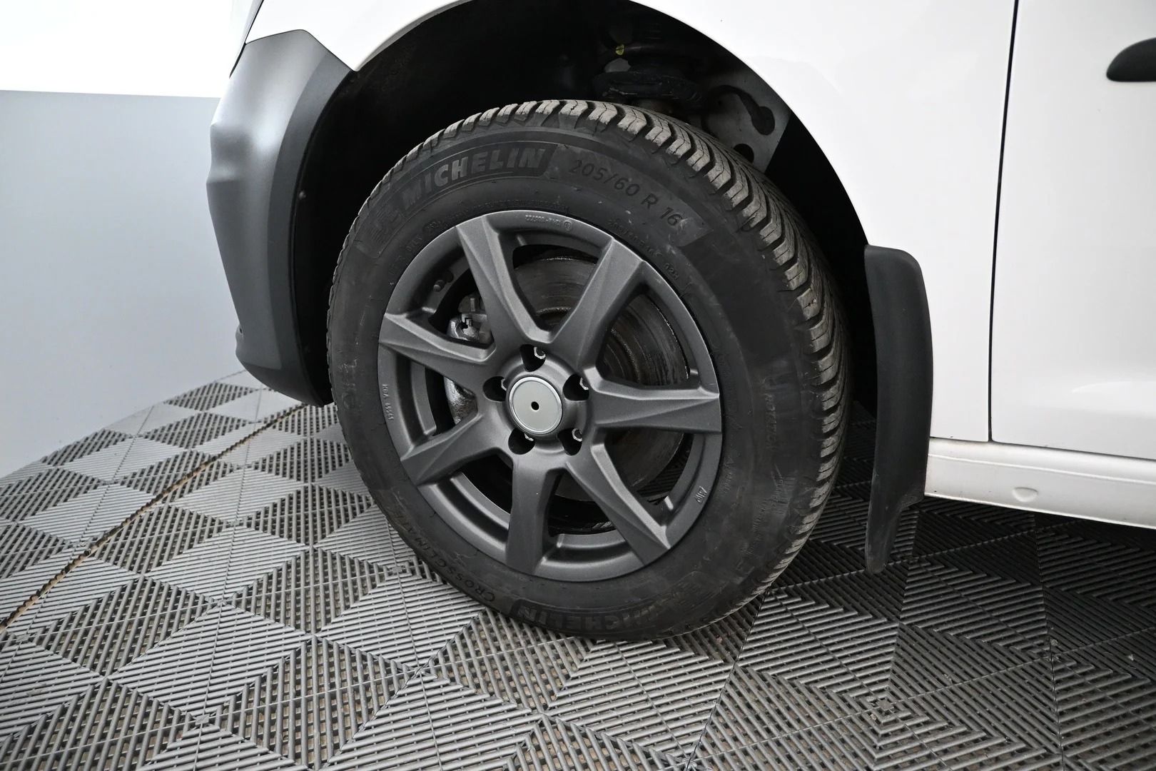 Car Image - 1izUubGnMYMeHsAV8B0A9J