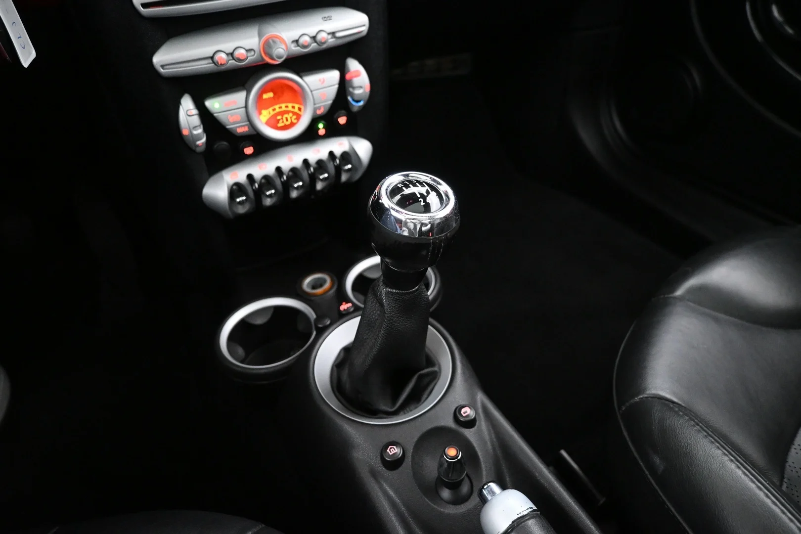 Car Image - 4Zhlo3zYpQnNwEVcc8OuF0