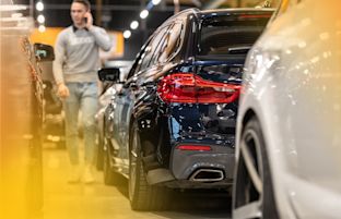 Peruutustutkat ja -kamerat, nuo parkkipaikkakolhujen ennal..