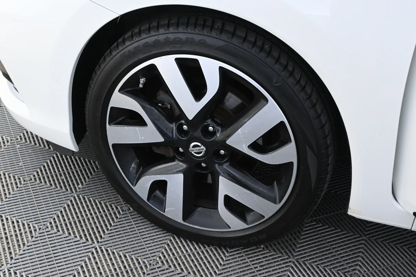 Car Image - 5aHhflUerrlcBw0tarjQ9n