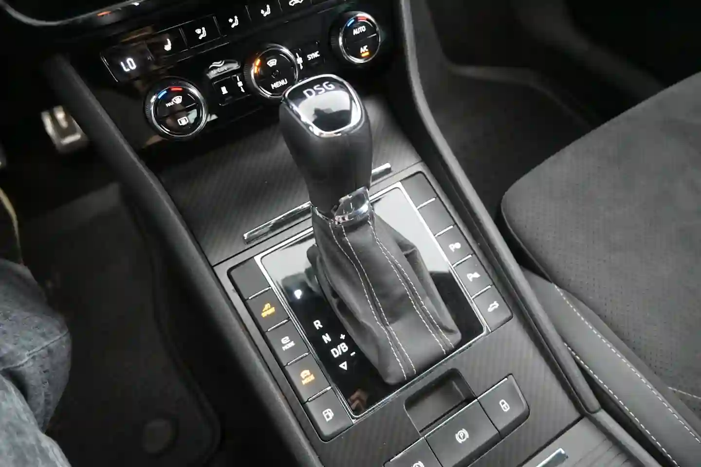 Car Image - 5P0LnYXkrEtlGct9WYMtRX