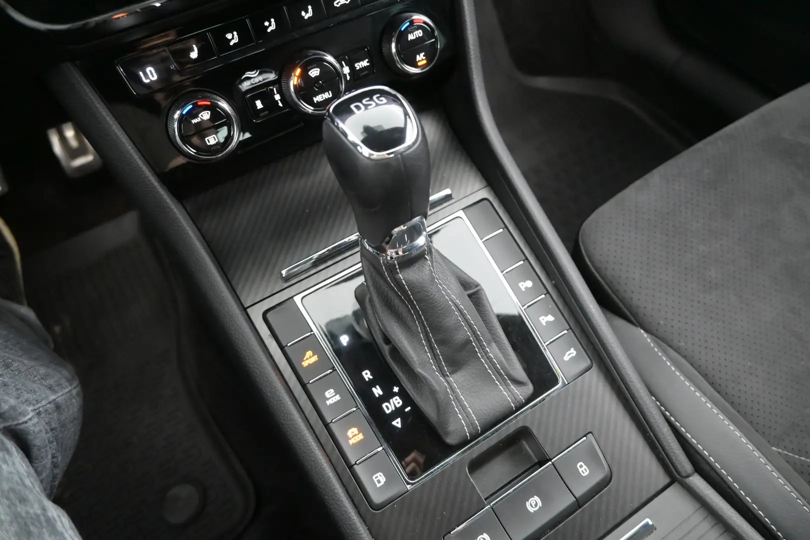 Car Image - 5P0LnYXkrEtlGct9WYMtRX