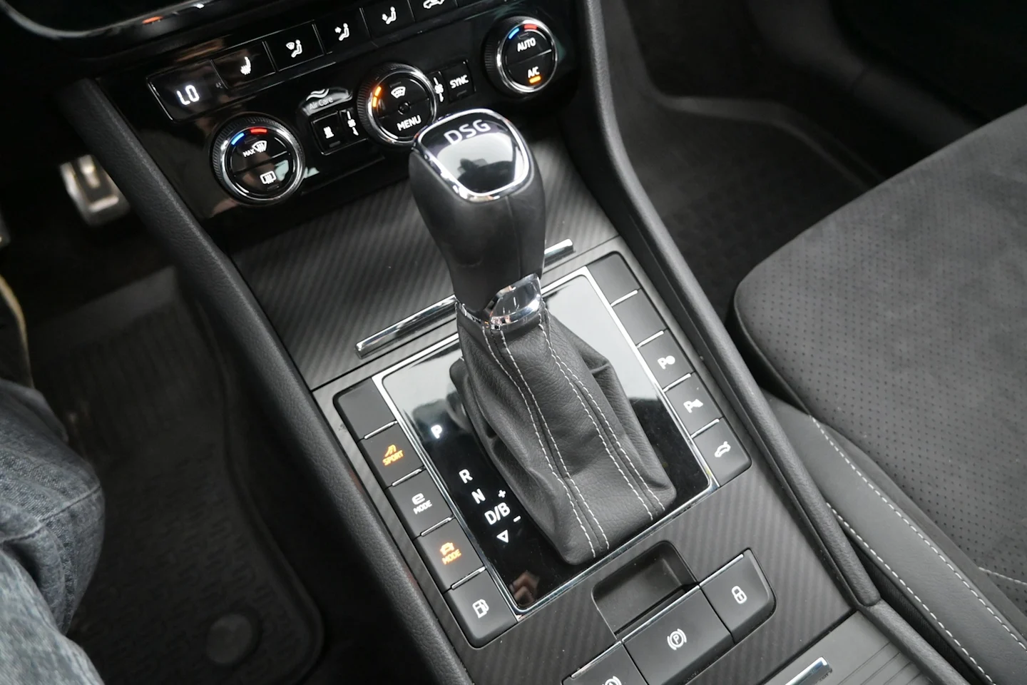 Car Image - 5P0LnYXkrEtlGct9WYMtRX