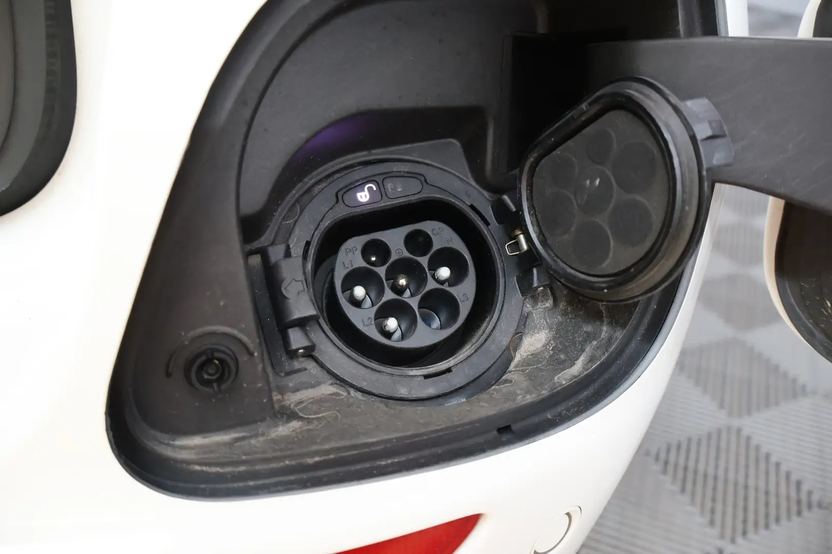 Car Image - 5H331shrfcWo0ze9Ng9SiW