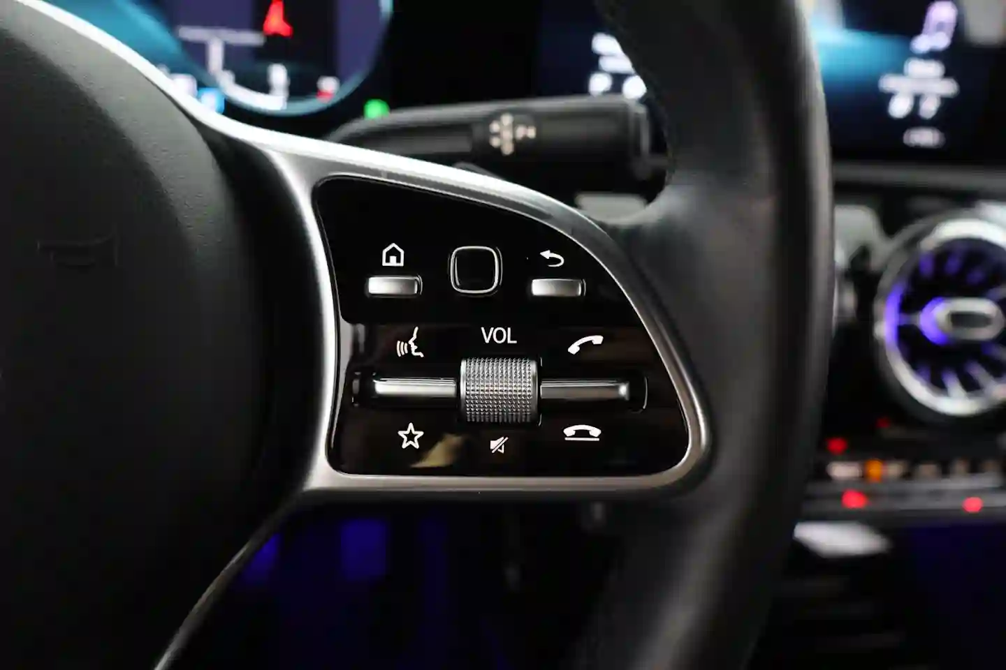 Car Image - 5d8V1sNlqx2HomBnT1xPdm