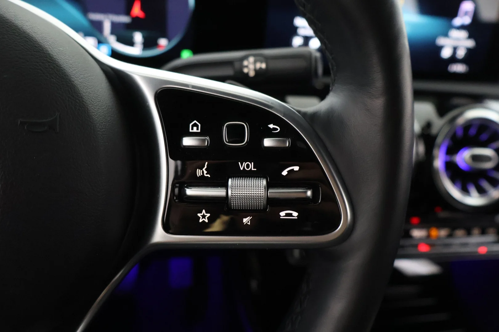 Car Image - 5d8V1sNlqx2HomBnT1xPdm