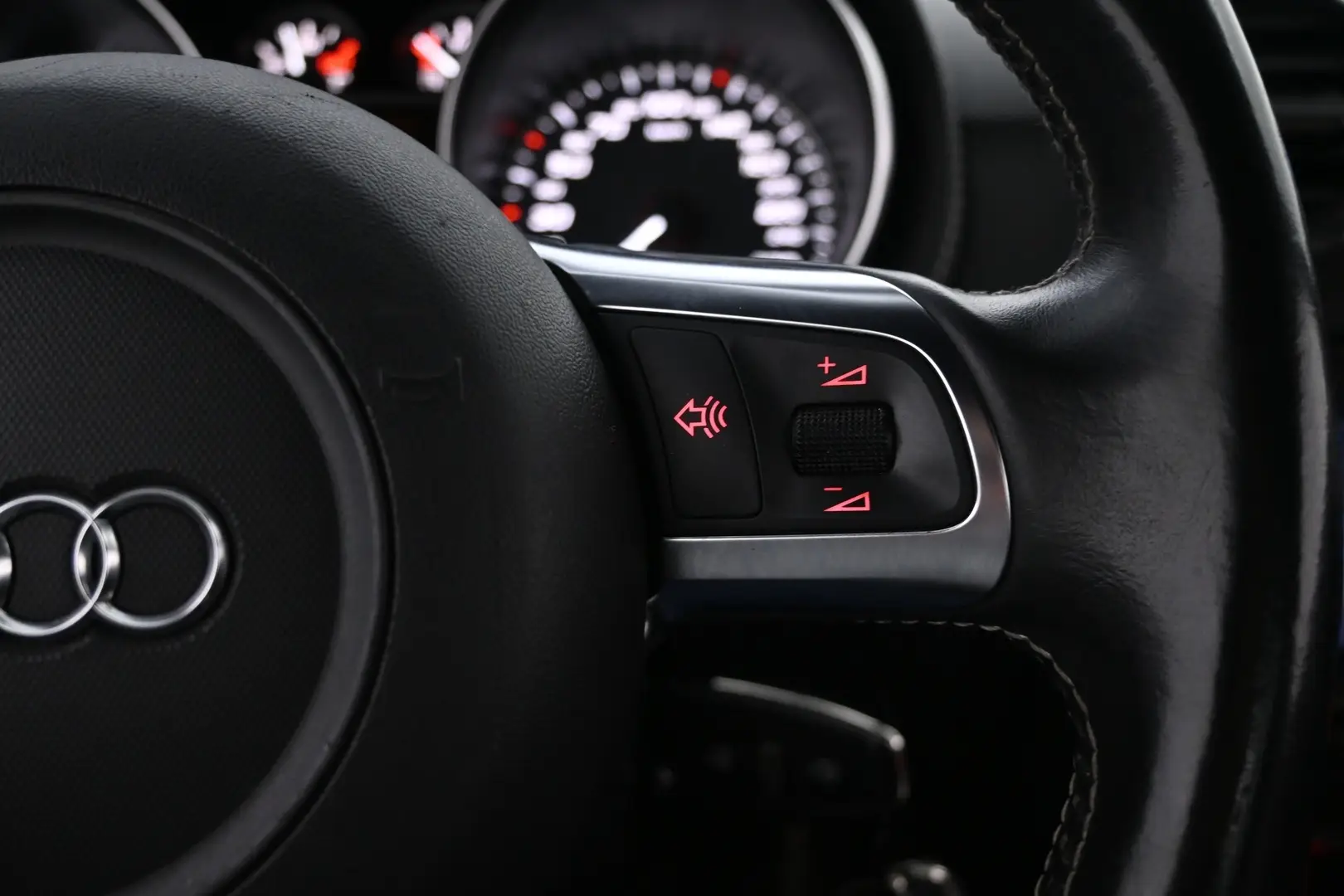 Car Image - 2ssLcPinjsdinJ2e2BcrNG