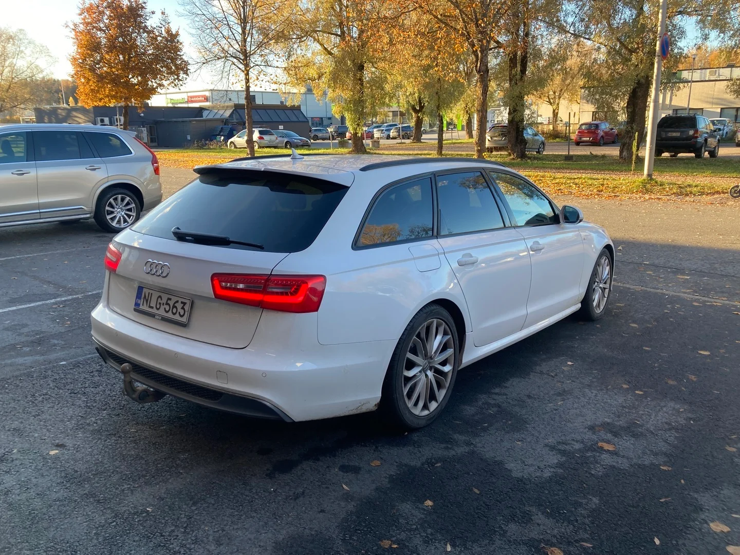 Car Image - 1EsIUXUJhllTDogDlGxk7s