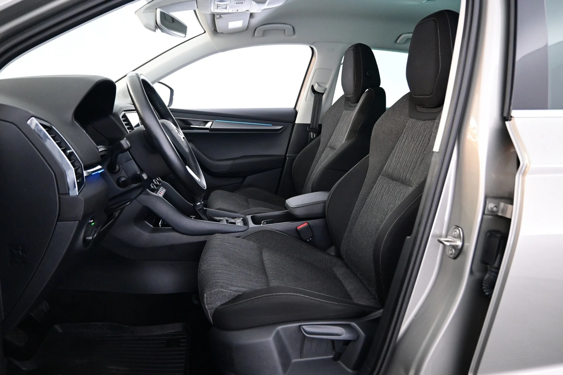 Car Image - 5aTx7fWPMoFtra4GLgO4l