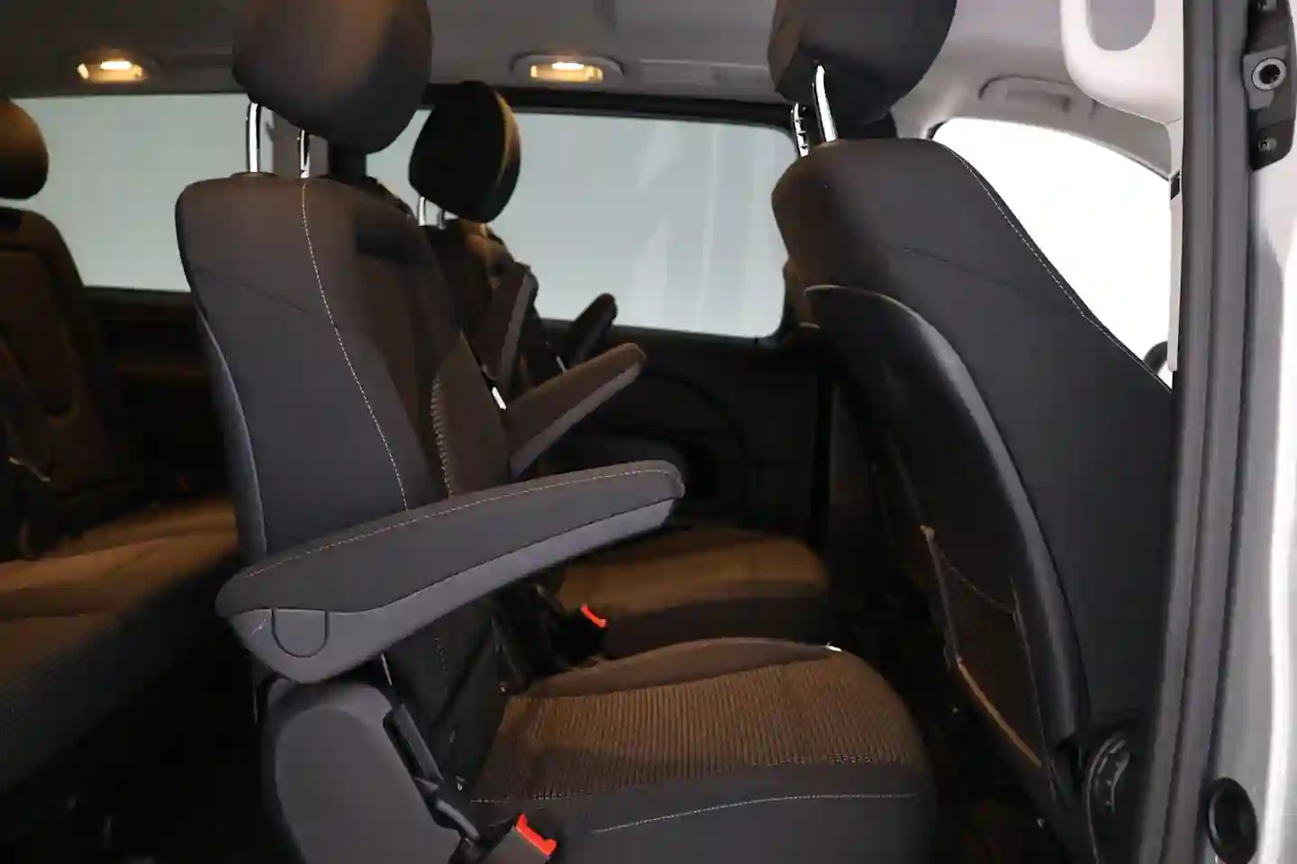 Car Image - 1ISH6MTZZw2Xu7zutrtnx5