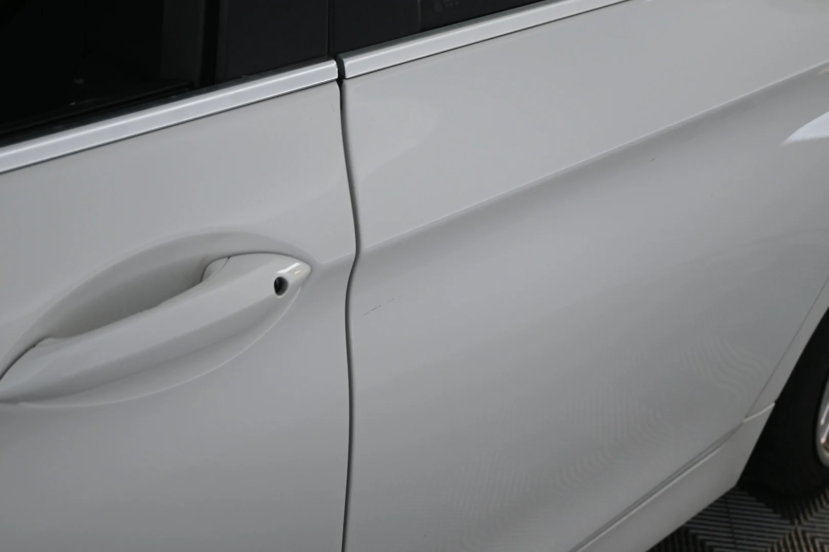 Car Image - 2Nxu3iKaGWjr40NLxiM6di
