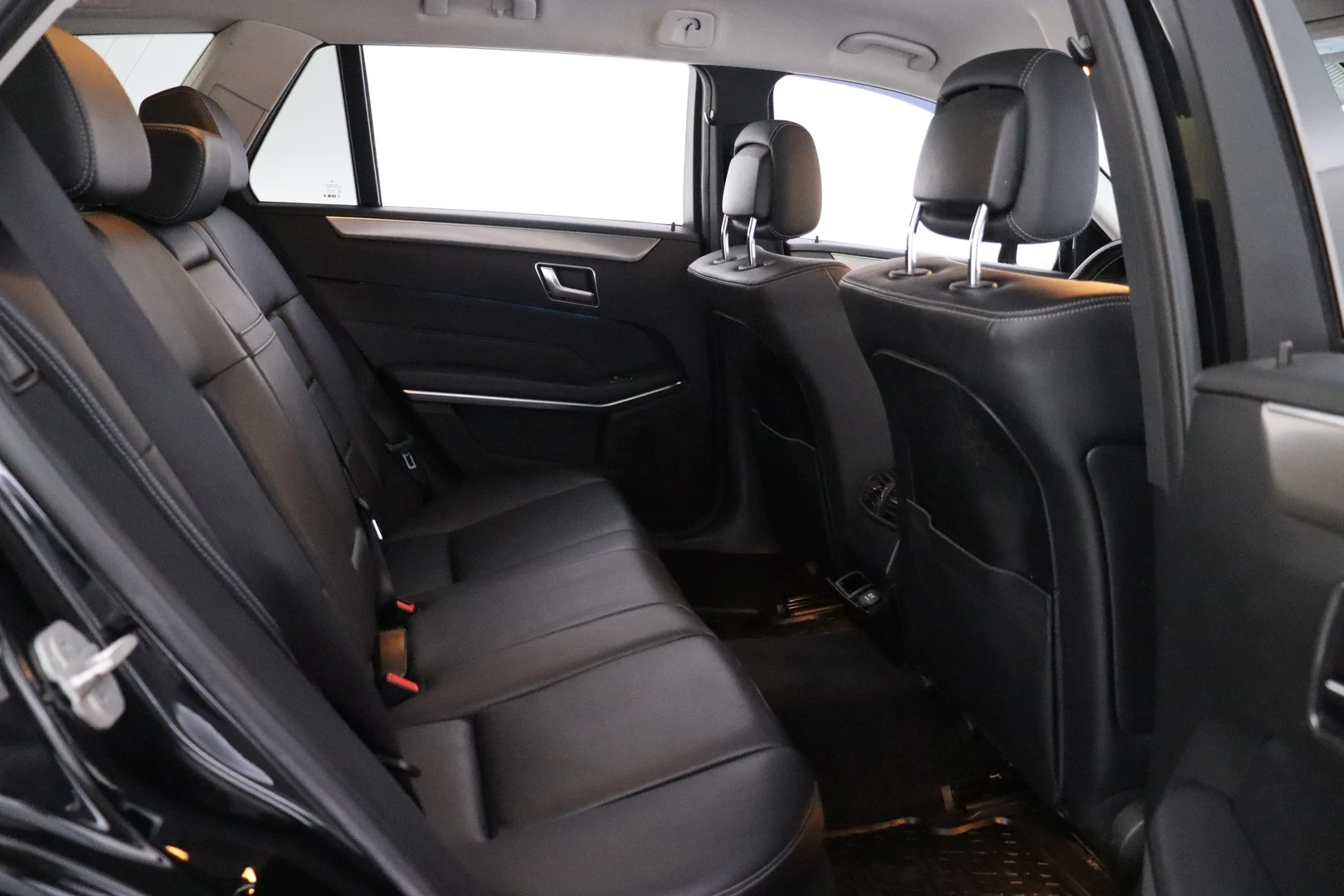 Car Image - 1NJW1mhXEhOg6fGMWAPQ9i