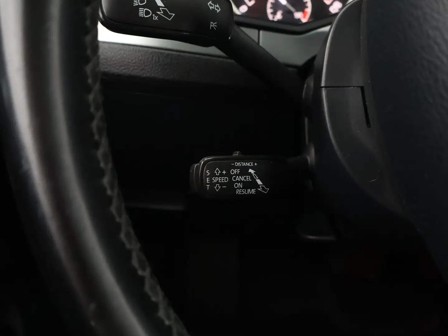 Car Image - 550j7H4KZzt3Dmg2VjLl23