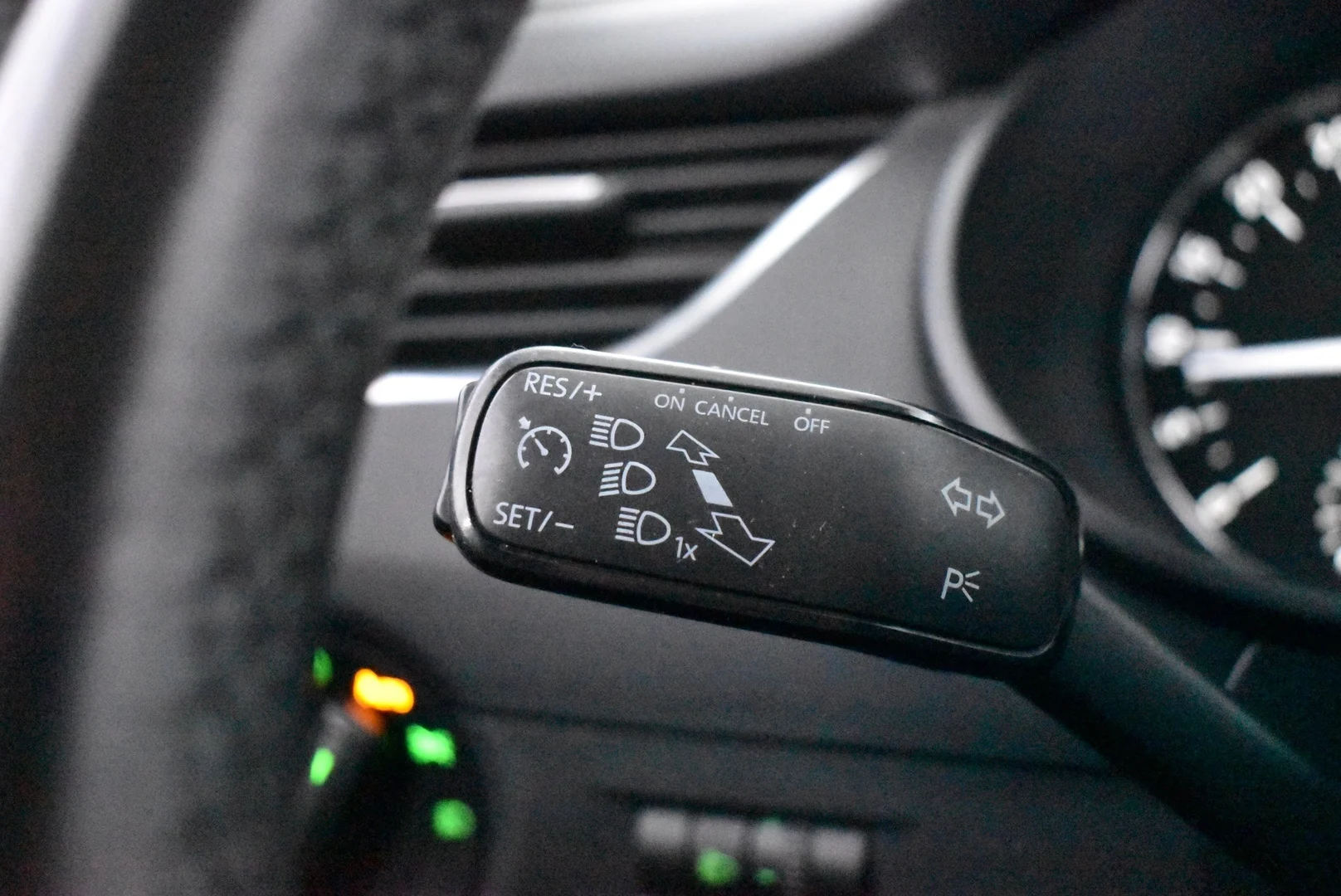 Car Image - 2ev18Zb02CMD920PFdtHk8