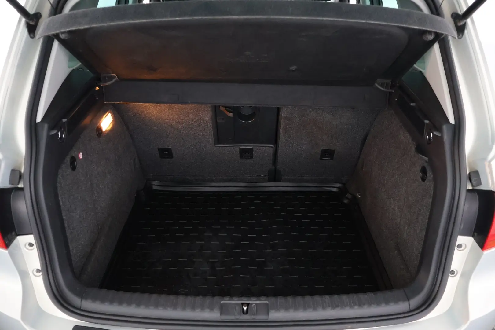 Car Image - 309mnchTk2vuSPaSA9E93