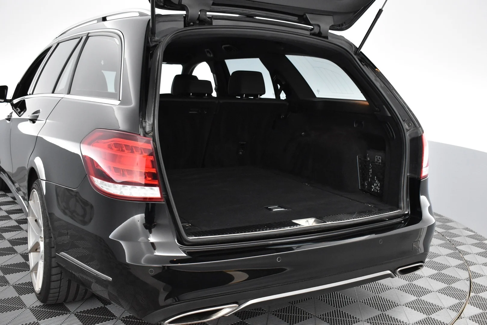 Car Image - 5BHqB6dDS036WLzjqUdwSC