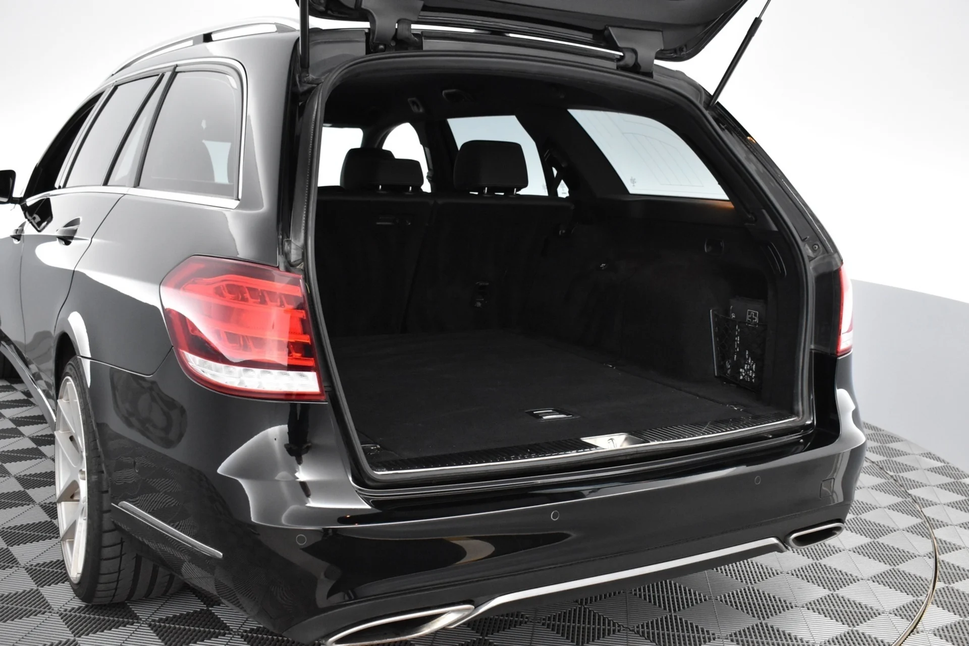 Car Image - 5BHqB6dDS036WLzjqUdwSC