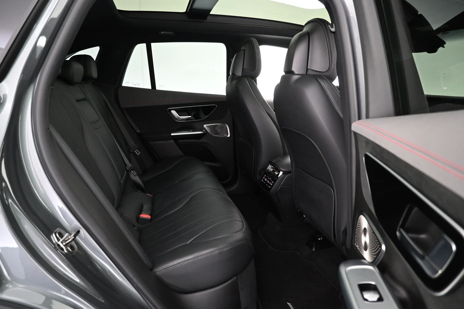 Car Image - 6IGkTYeLoDIov7v39NoXxB