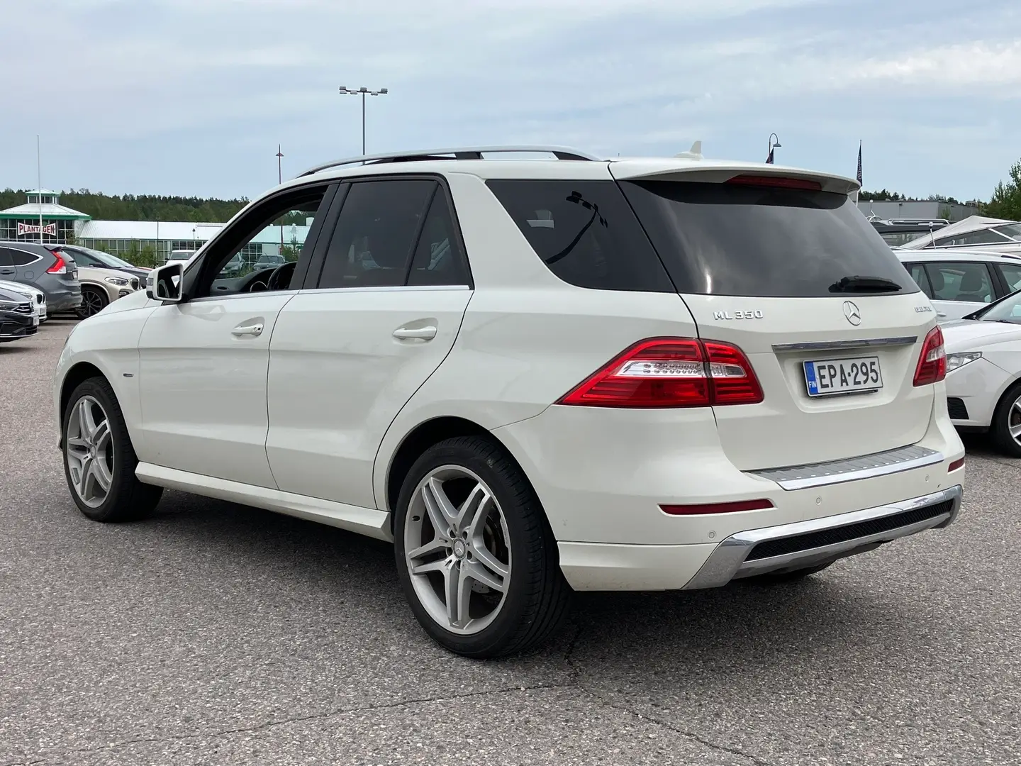 Car Image - 6EE4yH8lE9C8ZLLryhFnl3