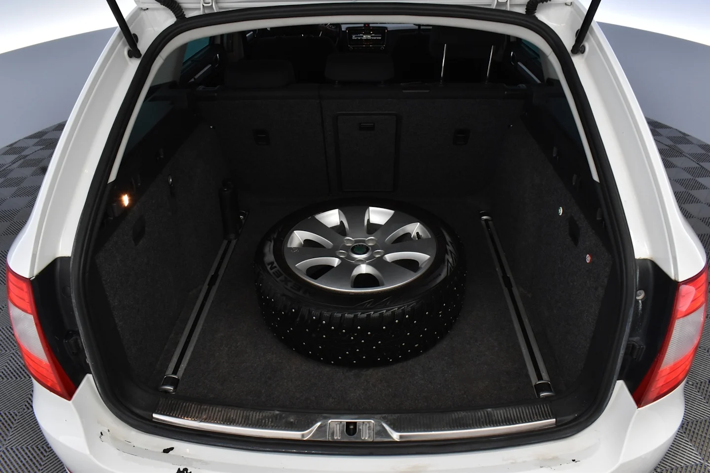 Car Image - 5K4bHtTqyn7SOwALEdpaQZ