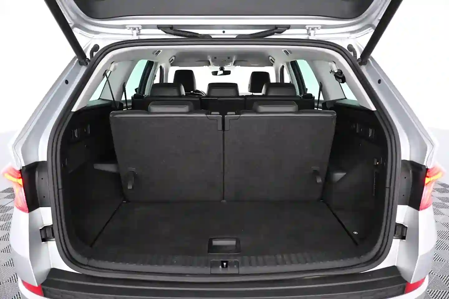 Car Image - 3nx2S78ilQhl3rLAELbaHH