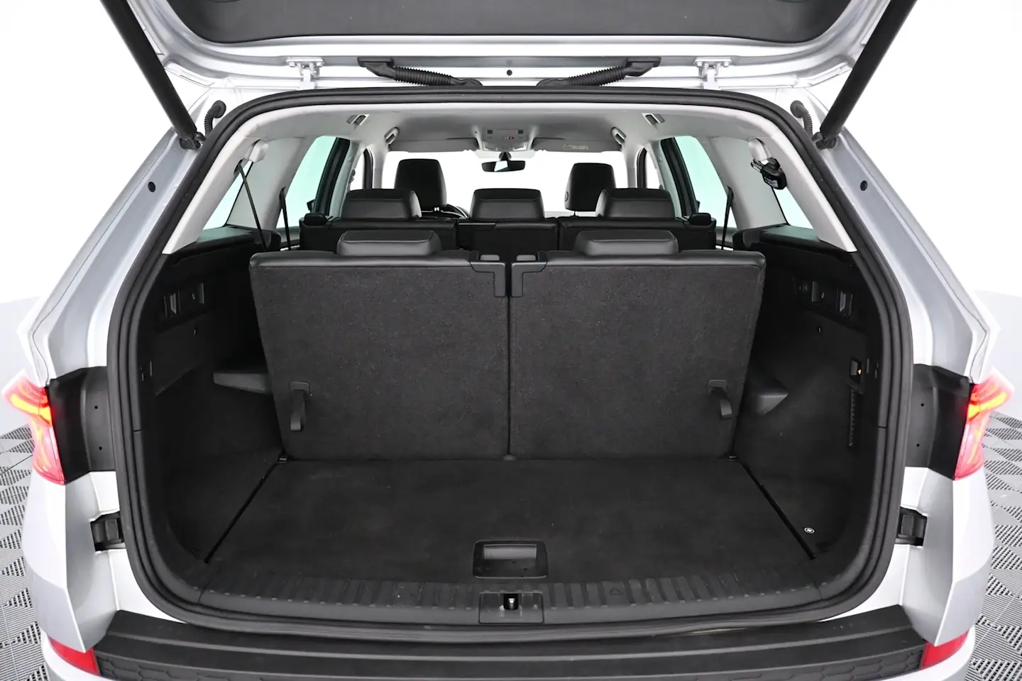 Car Image - 3nx2S78ilQhl3rLAELbaHH