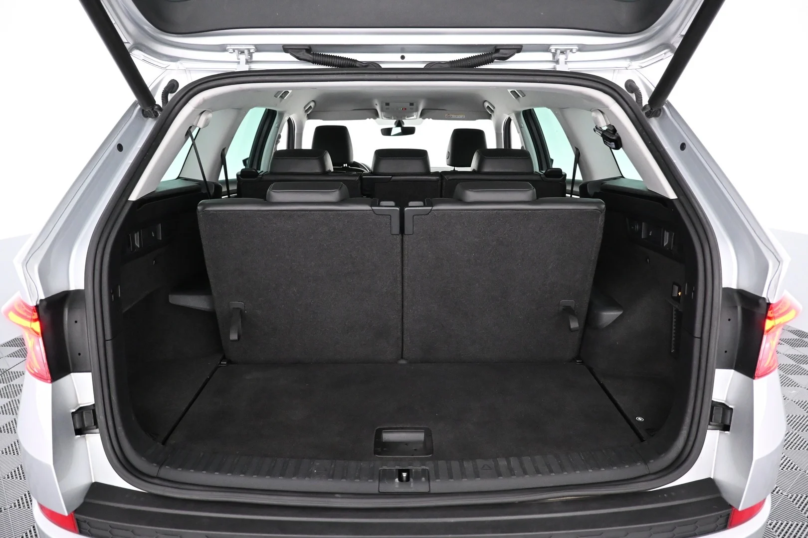 Car Image - 3nx2S78ilQhl3rLAELbaHH