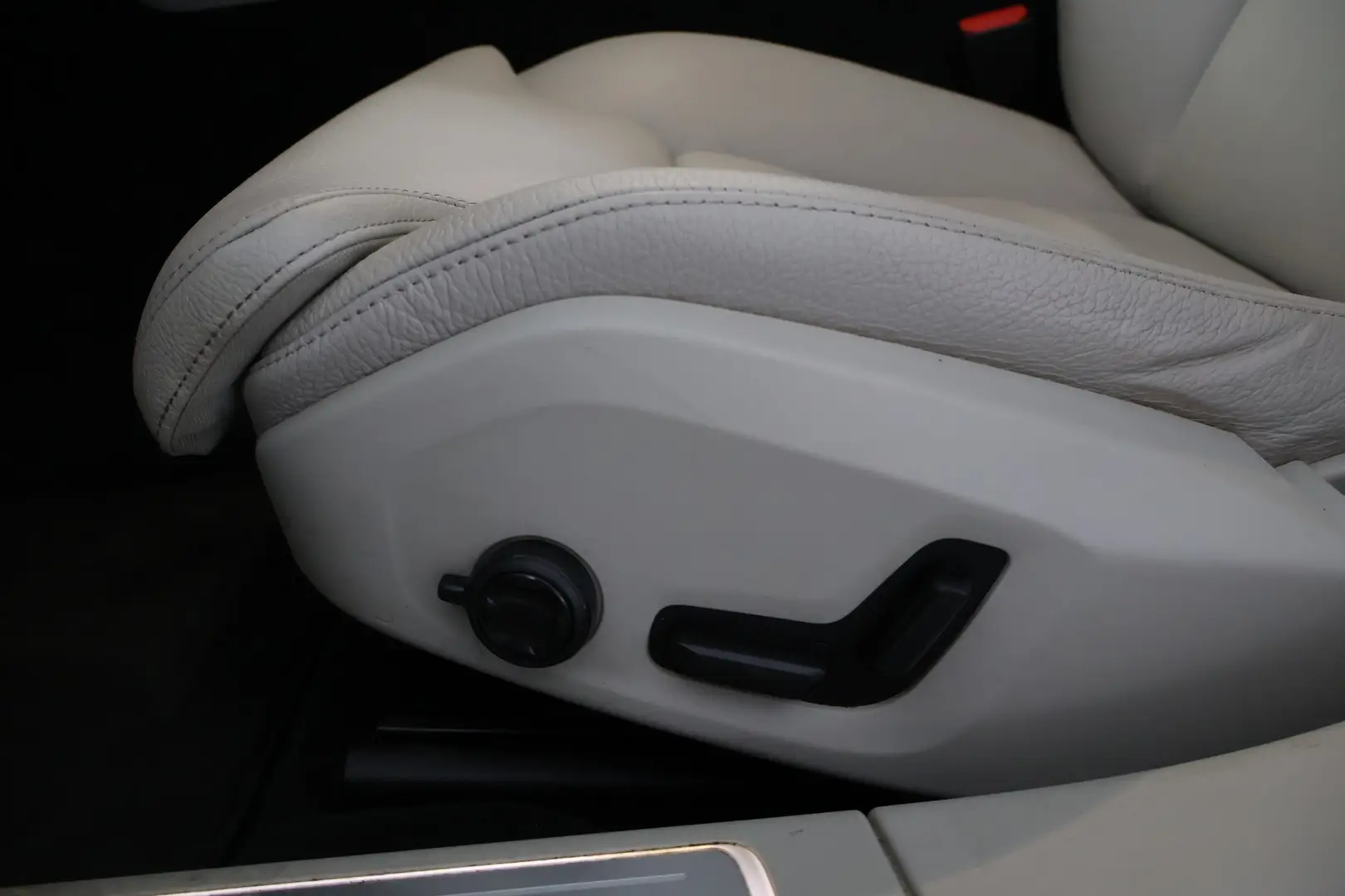 Car Image - rsrT9txfg9CElAnVdHzcE